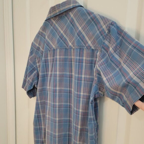 Split Men's Short Sleeve Button Down Classic Blue Plaid Print - Picture 3 of 11